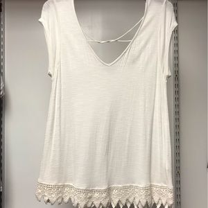 White shirt w/ lace detail on bottom